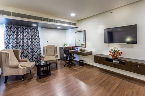 Suite, 1 Double Bed | Living area | Flat-screen TV, pay movies