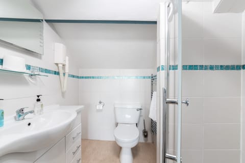 Double Room, Ensuite, Harbor View | Bathroom | Towels