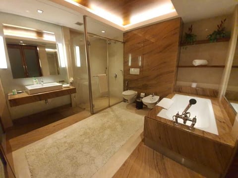 Executive Suite, 1 King Bed | Bathroom | Combined shower/tub, deep soaking tub, free toiletries, hair dryer