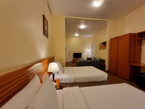 Studio, 1 King Bed, Smoking | 1 bedroom, premium bedding, down comforters, in-room safe