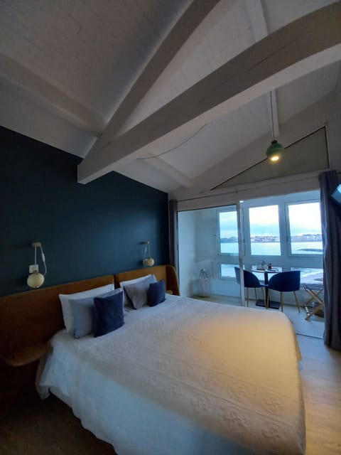 Double Room, Ocean View | Premium bedding, blackout drapes, soundproofing, cribs/infant beds