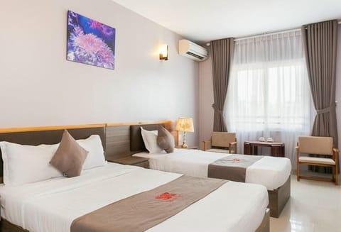 Deluxe Triple Room | Free minibar items, soundproofing, free WiFi, bed sheets