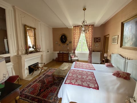 Chambre Opaline | In-room safe, individually decorated, individually furnished