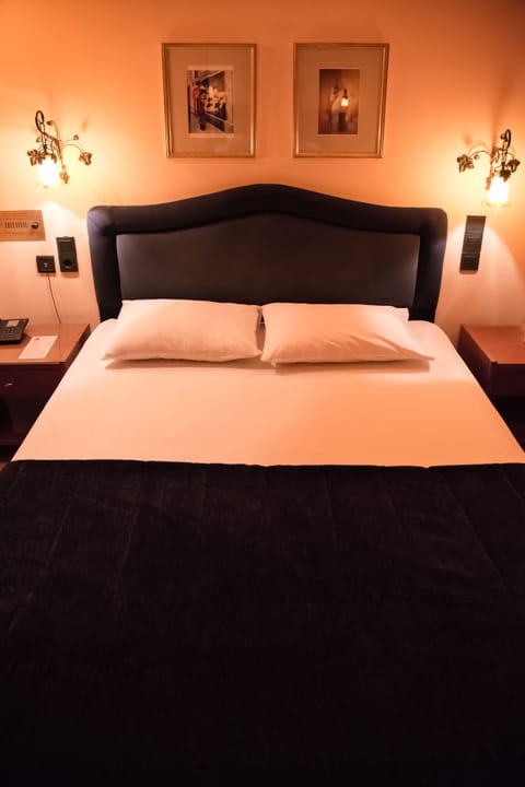 Economy Double Room | Iron/ironing board, free WiFi, bed sheets