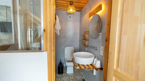 Double Room, City View | Bathroom | Free toiletries, hair dryer, bathrobes, slippers