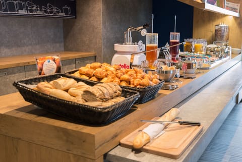 Daily buffet breakfast for a fee