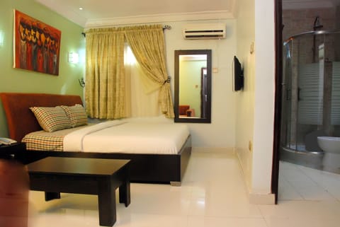 Classic Double Room, 1 King Bed, Refrigerator, Executive Level | 1 bedroom, premium bedding, individually decorated, laptop workspace