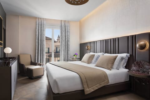 Deluxe Room, 1 King Bed | Frette Italian sheets, premium bedding, down comforters