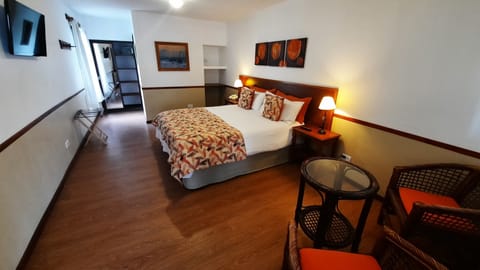 Standard Double Room | Down comforters, pillowtop beds, in-room safe, laptop workspace