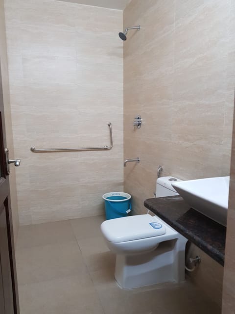 Standard Room | Bathroom | Shower, bidet