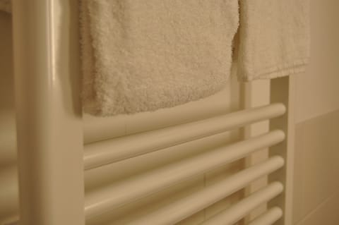 Family Room | Bathroom | Hair dryer, towels, soap, shampoo