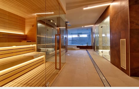 Sauna, hot tub, steam room