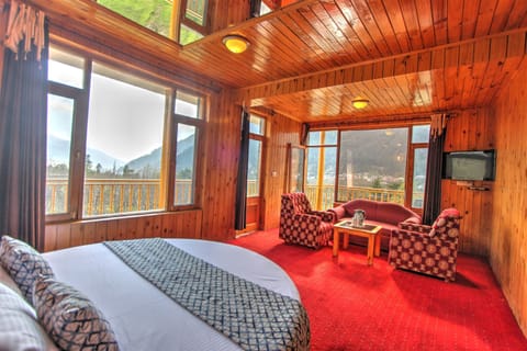 Honeymoon Suite, 1 Bedroom, Mountain View | Egyptian cotton sheets, premium bedding, desk, soundproofing