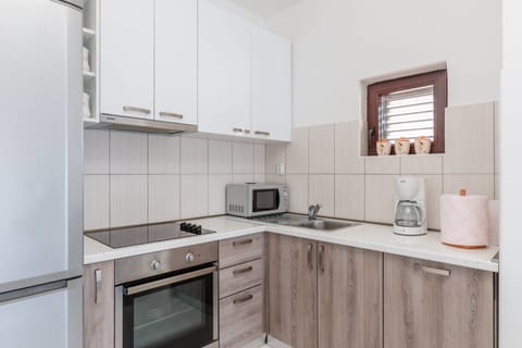 Comfort Apartment, 2 Bedrooms, Balcony, Sea View | Private kitchen | Full-size fridge, oven, stovetop, dishwasher