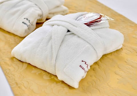 Basic Room | Hypo-allergenic bedding, in-room safe, soundproofing, free WiFi