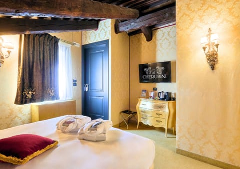 Standard Double Room | Hypo-allergenic bedding, in-room safe, soundproofing, free WiFi