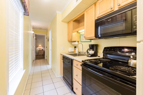 Traditional Condo, 2 Bedrooms | Private kitchen | Full-size fridge, microwave, oven, stovetop