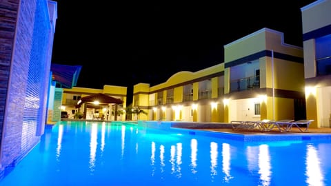 Outdoor pool, sun loungers