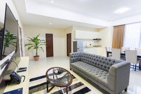 Eastland Suite, 3 Bedrooms | Living area | 32-inch LED TV with digital channels, TV