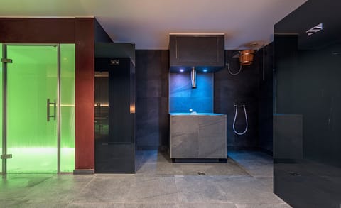 Sauna, hot tub, steam room, body treatments, massage/treatment rooms