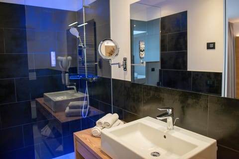 Frette Italian sheets, hypo-allergenic bedding, down comforters