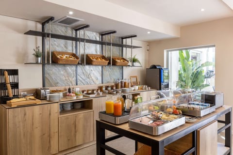 Daily buffet breakfast (EUR 14 per person)