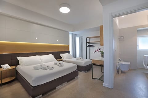 Deluxe Triple Room, Balcony | Minibar, in-room safe, free WiFi, bed sheets