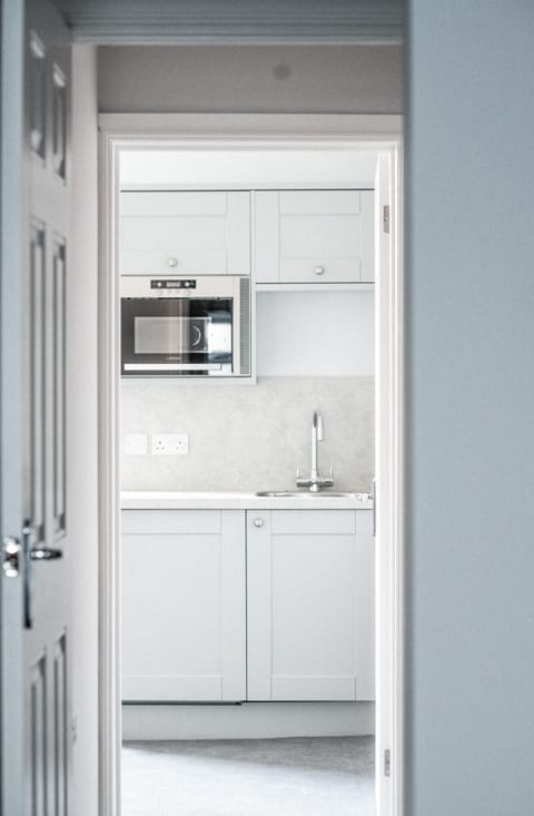 Double Room | Private kitchen | Coffee/tea maker, electric kettle