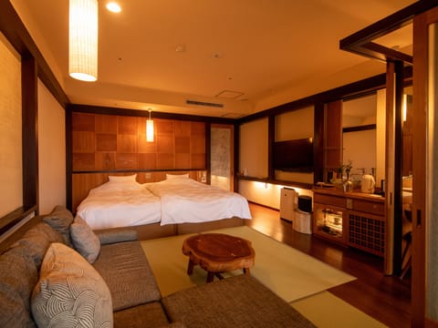 Twin Room w/ Private Onsen & Terrace (1F) Halfboard (Breakfast & Dinner), Check-in 3pm-6pm | Minibar, in-room safe, desk, laptop workspace