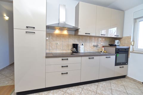 Apartment, 3 Bedrooms (351/1303) | Private kitchen | Fridge, microwave, oven, stovetop