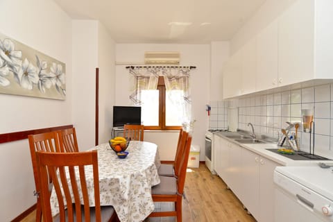 Apartment, 3 Bedrooms (1249/11900) | Private kitchen | Fridge, coffee/tea maker