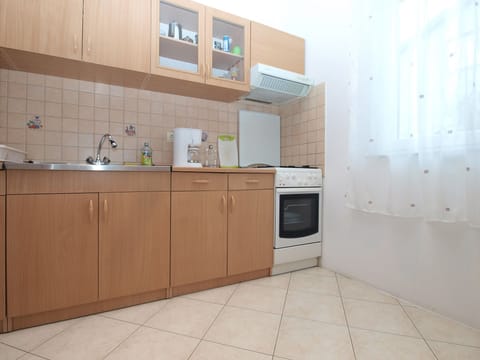 Apartment, 2 Bedrooms (1282/12255) | Private kitchen | Fridge, coffee/tea maker