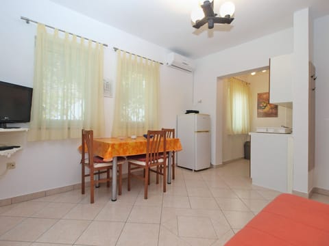 Apartment, 1 Bedroom (1282/12250) | Private kitchen | Fridge, coffee/tea maker