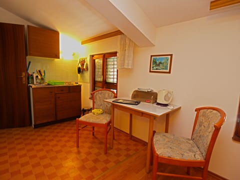 Apartment, 1 Bedroom (424/978) | In-room dining