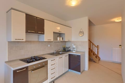 Apartment, 2 Bedrooms (771/1799) | Private kitchen | Full-size fridge, coffee/tea maker, electric kettle