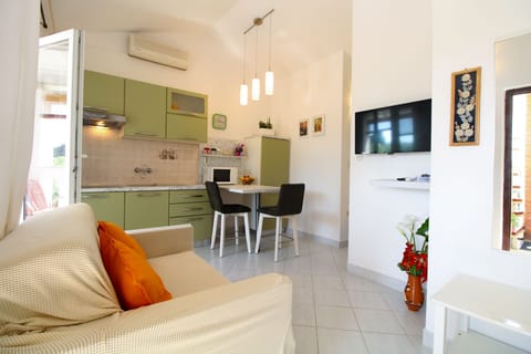 Apartment, 1 Bedroom (734/1717) | Private kitchen | Fridge, stovetop, coffee/tea maker, electric kettle