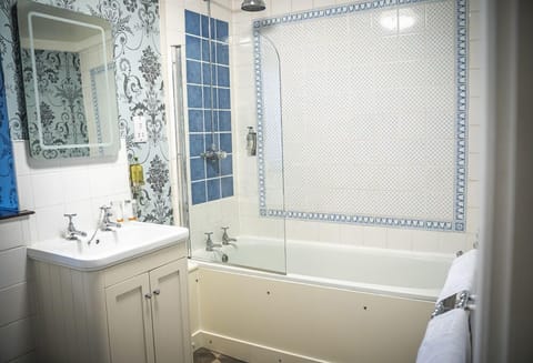 Superior Double or Twin Room, Ensuite | Bathroom