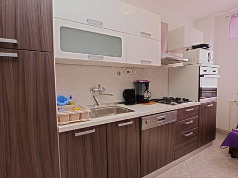 Apartment, 2 Bedrooms (768/1789) | Private kitchen | Full-size fridge, microwave, coffee/tea maker