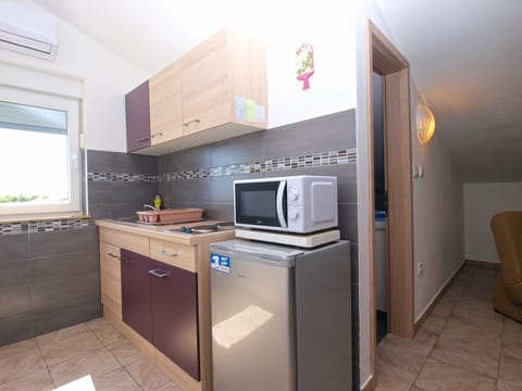 Apartment, 1 Bedroom (1480/13827) | Private kitchen | Fridge, microwave, stovetop, coffee/tea maker