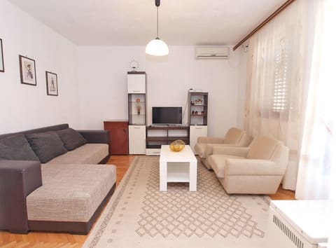 Apartment, 2 Bedrooms (41/54) | Living area | TV