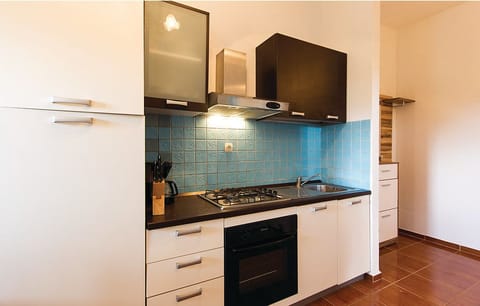 Apartment, 2 Bedrooms (1328/12574) | Private kitchen | Fridge