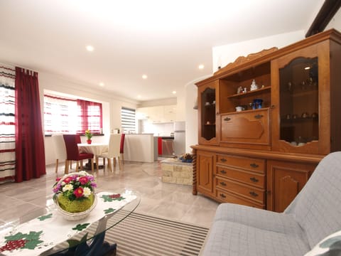 Apartment, 2 Bedrooms (1251/11917) | Living area