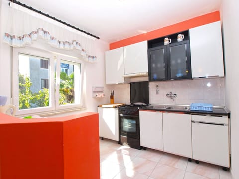 Apartment, 3 Bedrooms (1493/14311) | Private kitchen | Fridge, stovetop, coffee/tea maker, electric kettle