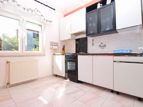 Apartment, 3 Bedrooms (1493/14311) | Private kitchen | Fridge, stovetop, coffee/tea maker, electric kettle