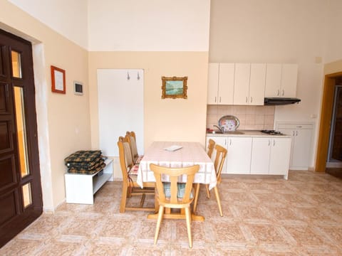 Apartment, 1 Bedroom (1390/13114) | In-room dining