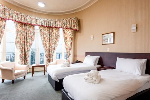 Superior Twin Room, 2 Twin Beds, Sea View | Desk, laptop workspace, iron/ironing board, bed sheets