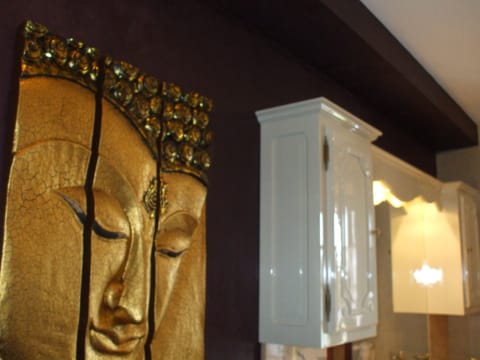 Suite, Garden View | Bathroom amenities | Shower, free toiletries, hair dryer, towels