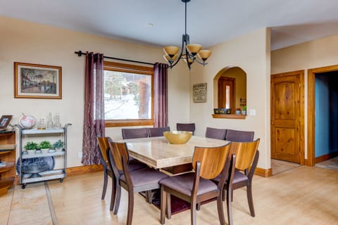 House | Living area | TV, fireplace