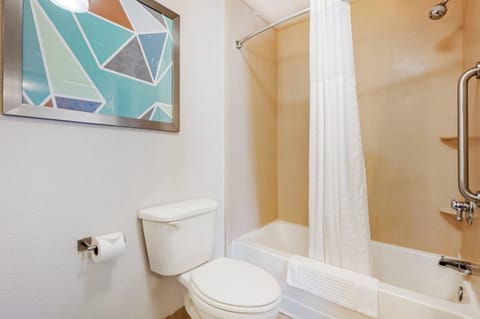 Premium bedding, pillowtop beds, in-room safe, desk