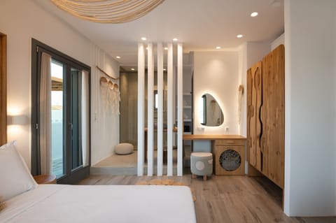 Junior Suite with plunge pool | Minibar, in-room safe, desk, soundproofing